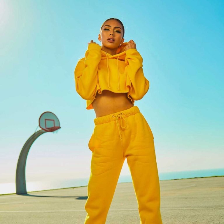 yellow-jacket-768x768